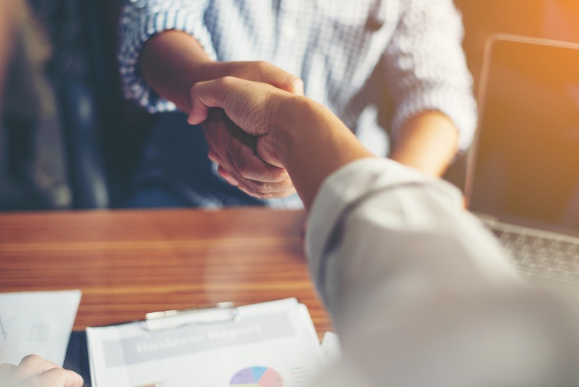 Pillar Page | Wholesaling 1 handshake-partners